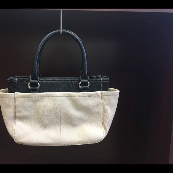 Tignanello bag 💼 - Picture 2 of 4